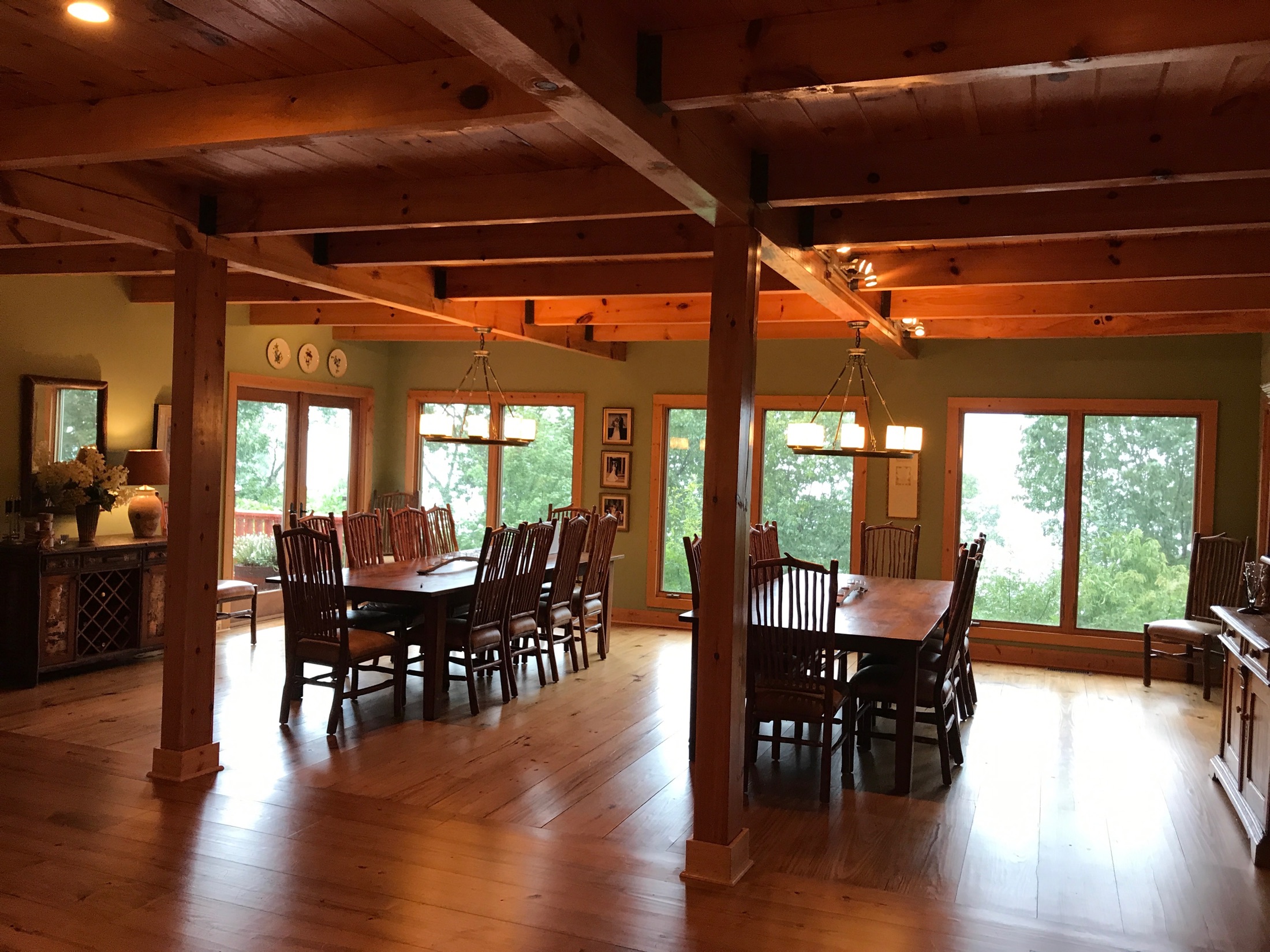 Dining Areas at 139 Mountain Springs Way — photo 1