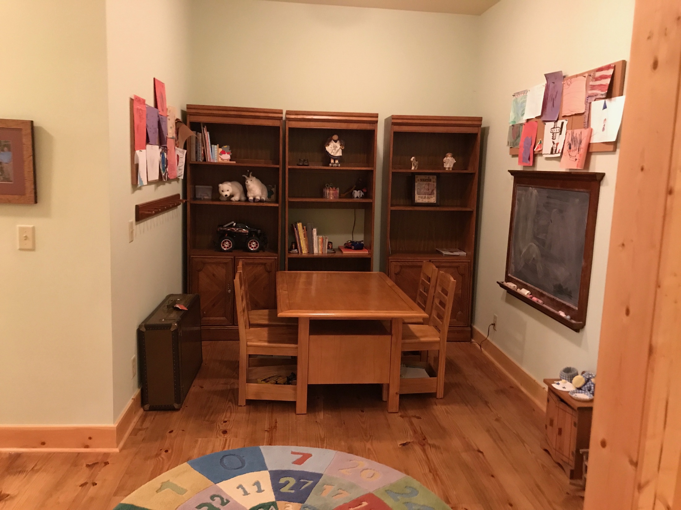 Dining Areas at 139 Mountain Springs Way — photo 3